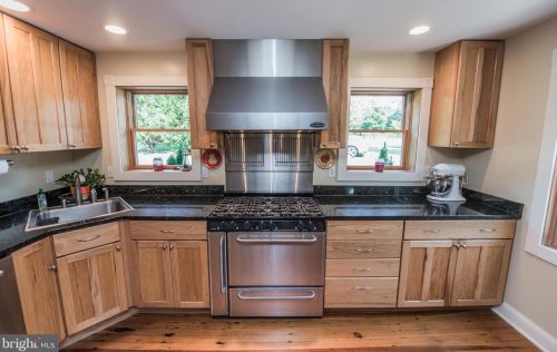 664 Carter Ave, Harpers Ferry, WV 25425-3643