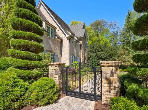 5540 Lake Island Dr, Atlanta GA  30327-4832 exterior