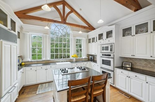 1041 Farmington Ln, Atlanta GA  30319-2811 exterior