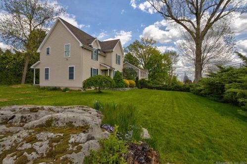 343 Center St, Southington, CT 06489-3128