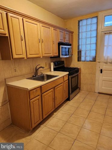 4528 12 St, Philadelphia PA 19122-4014 exterior