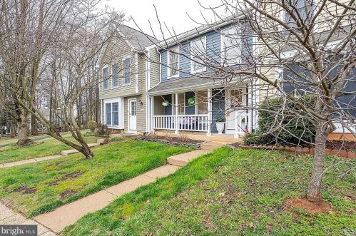 1579 Poplar Grove Dr, Herndon, VA 20194-1735