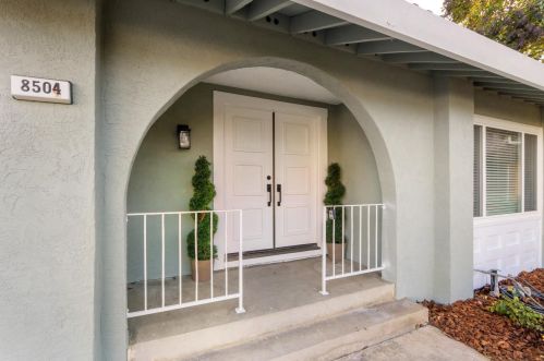 8504 Deodar Crest Ct, Elk Grove, CA 95624-2807