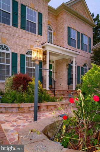 7125 Ayers Mdw Ln, Springfield VA  22150-4915 exterior