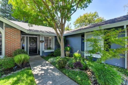 9266 Whittemore Dr, Elk Grove, CA 95624-3519