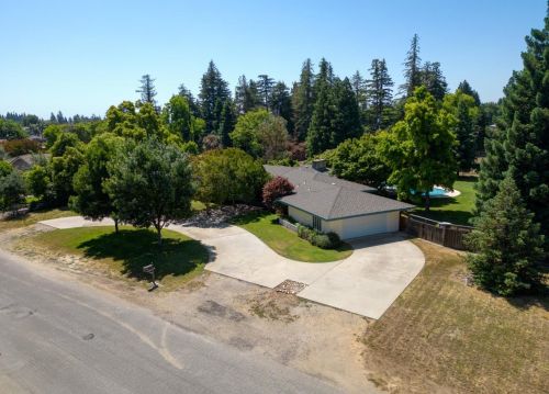 2564 Greenland Dr, Merced, CA 95340-2707