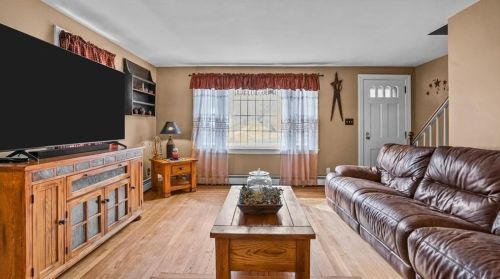 541 Wallum Lake Rd, Glocester, RI 02859-2107