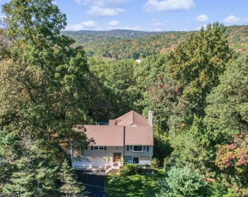 6 Whitty Rd, Kinnelon, NJ 07405-2513