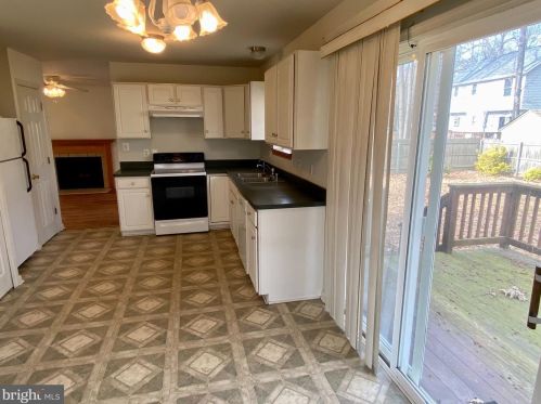 1304 Avalon Blvd, Shady Side MD 20764-9683 exterior