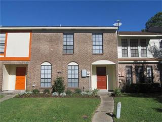 2445 Oxford Pl, Gretna, LA 70056-3055