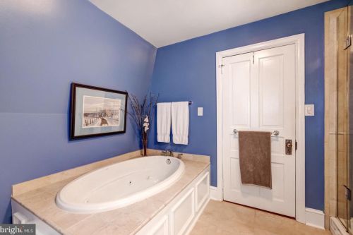 225 Gravers Ln, Philadelphia PA 19118-2802 exterior