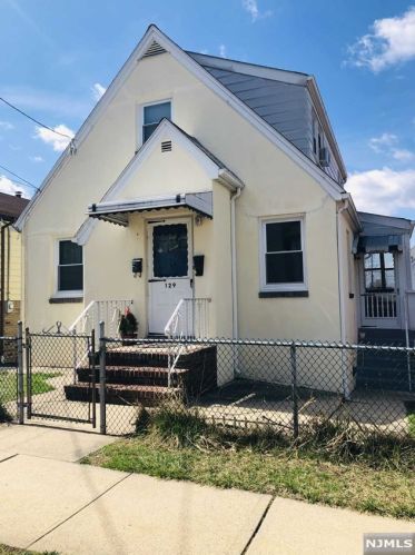 129 Shaw St, Outwater, NJ 07026-2131
