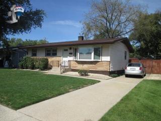 12 Mohawk Dr, Thornton, IL 60476-1135