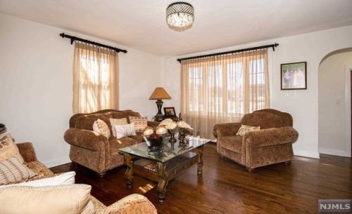 90 Lexington Ave, Rochelle Park, NJ 07662-4313