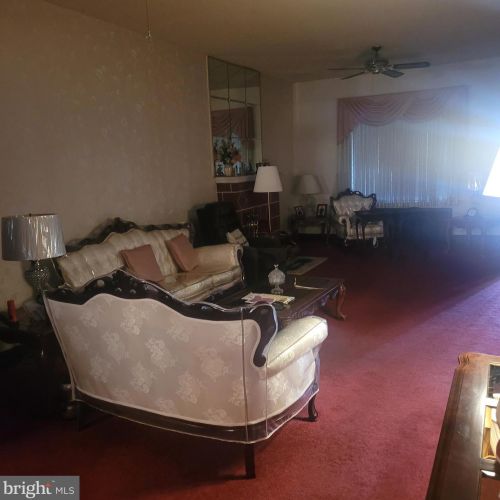 2329 11th St, Philadelphia, PA 19133-1005