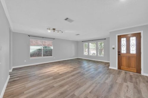 10905 Claywood Dr, Austin TX  78753-3330 exterior