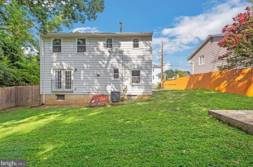 8902 Albert Stewart Ln, Silver Spring MD 20910-1949 exterior