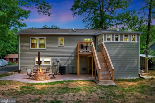 208 Bowen Dr, Fredericksburg, VA 22407-1415