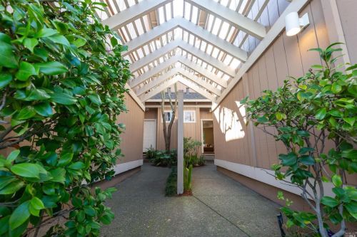 8 Baypoint Dr, San Rafael, CA 94901-8403