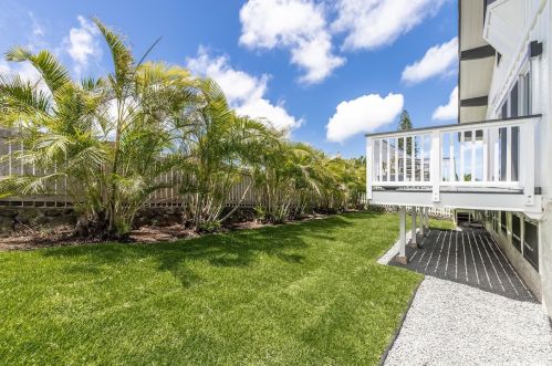 1111 Kaumoku St, Honolulu HI  96825-1303 exterior