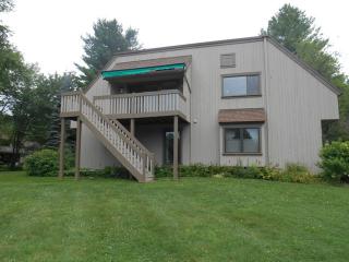 17 Crocus Ln, Farmington, CT 06032-8005