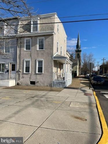 439 Cumberland St, Gloucester, NJ 08030-1922