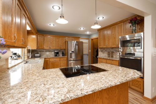 4266 Jasper Dr, Saint Paul MN  55122-2011 exterior