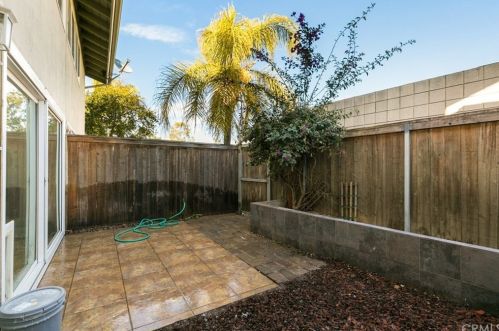 1404 Tustin Ave, Santa Ana CA 92705-8632 exterior