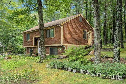 10 Howe St, Allenstown, NH 03275-2111