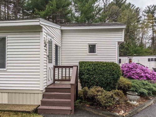 7 Bangor St, Nashua, NH 03063-1537
