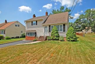 9 Avonridge Rd, Raritan, NJ 08869-1603