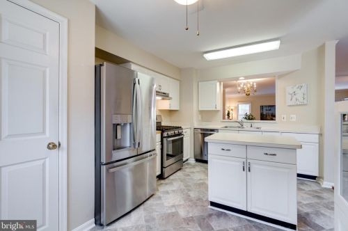 8725 Stone Hill Pl, Springfield VA  22153-1718 exterior