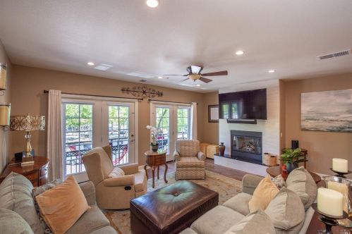 674 Mcclelland Dr, Windsor, CA 95492-9556