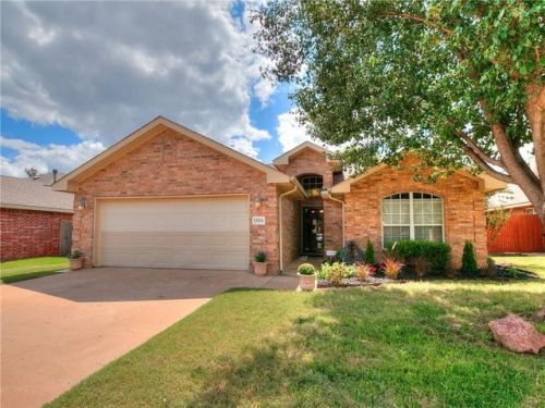 1504 179th Ter, Edmond, OK 73012-4008