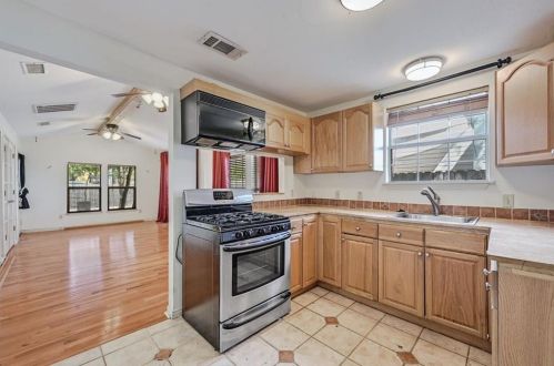 1309 Alamo St, Austin TX  78702-2224 exterior