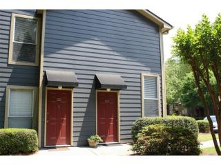 4109 Canyon Point Cir, Roswell, GA 30076-5112