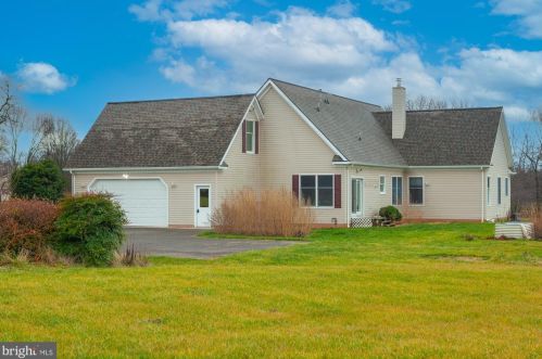 410 Wood End Ct, Charles Town WV  25414-5294 exterior