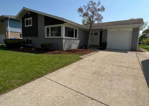 617 Albert St, Mount Prospect, IL 60056-3903