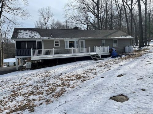 6 Little Fox Run, Huntington CT  06484-1619 exterior