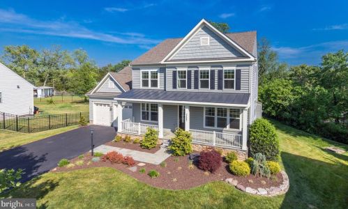 3447 Skyview Ter, Falls Church, VA 22042-4002