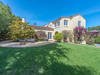 552 Ravenscourt Rd, Burlingame, CA 94010-6838