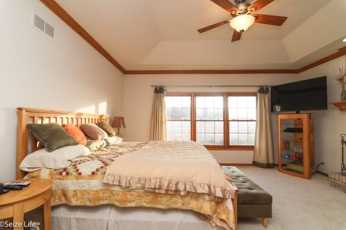 307 Schmidt Dr, Pingree Grove IL  60140-8273 exterior
