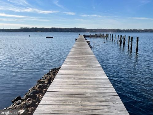 16 Severn Riv Rd, Severna Park MD 21146-4659 exterior