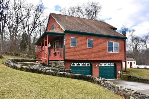 157 Horizon Dr, Tiverton, RI 02878-1367