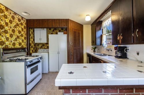 841 Normandy Pl, Santa Ana CA 92701-6223 exterior