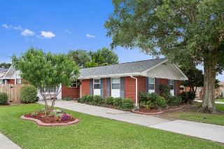 301 Cottonwood Dr, Gretna LA  70056-7806 exterior