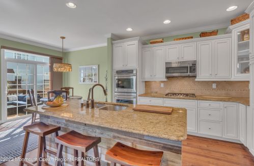 333 Princeton Ct, Tinton Falls NJ  07702-4058 exterior