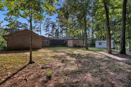 1320 Heatherland Dr, Atlanta GA  30331-7406 exterior