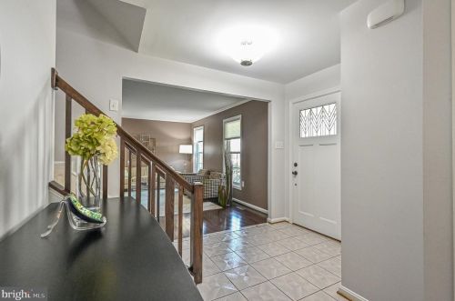 9208 Byron Ter, Springfield, VA 22015-2061