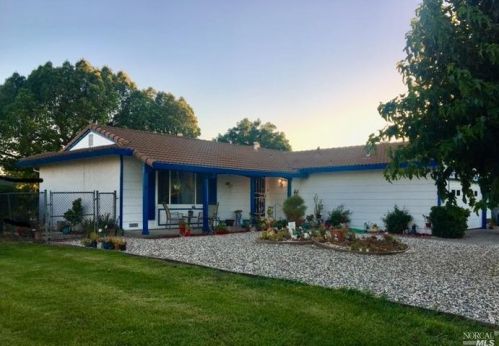 100 Carlsbad Cir, Vacaville, CA 95687-3410